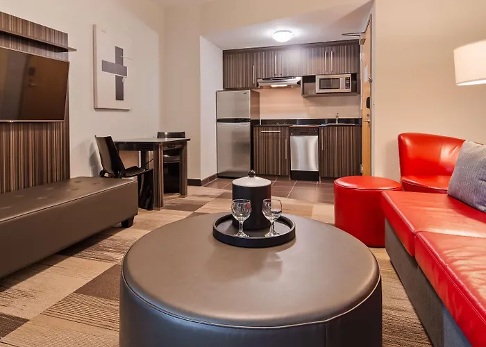 Best Western Plus Airport Inn & Suites